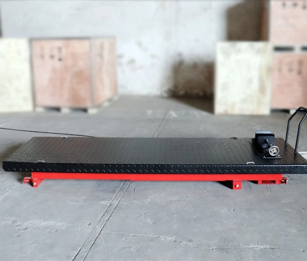 Bàn giao bàn nâng xe mô tô Lộc Phát 500kg cho khách hàng, chạy thử tải, nghiệm thu hoàn thiện.