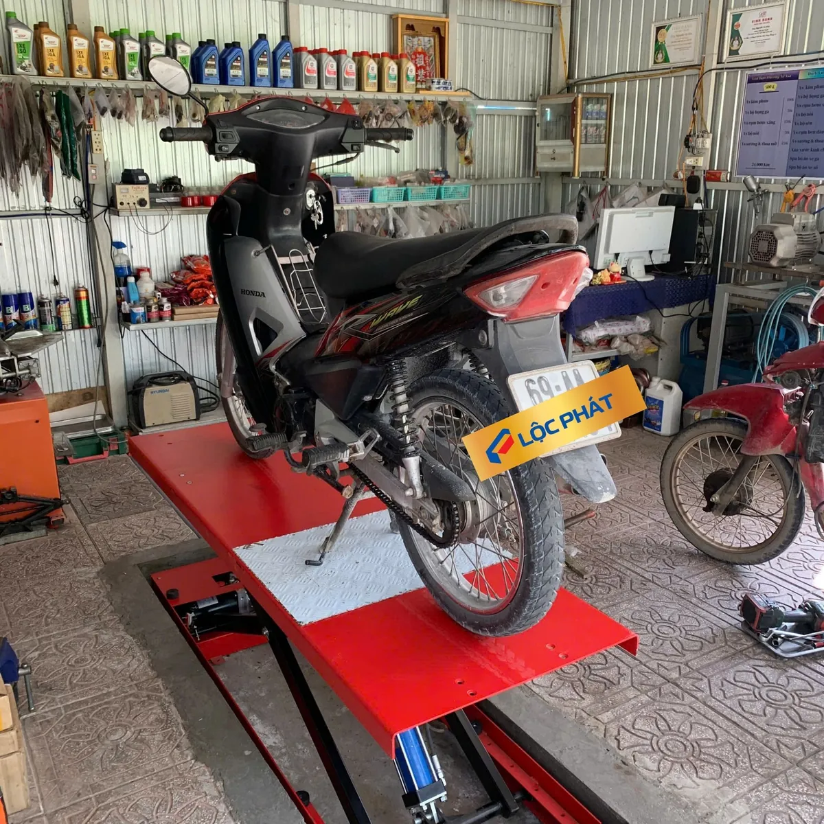 bàn nâng xe máy âm nền Lộc Phát BNAN-HY01 chuyên nghiệp