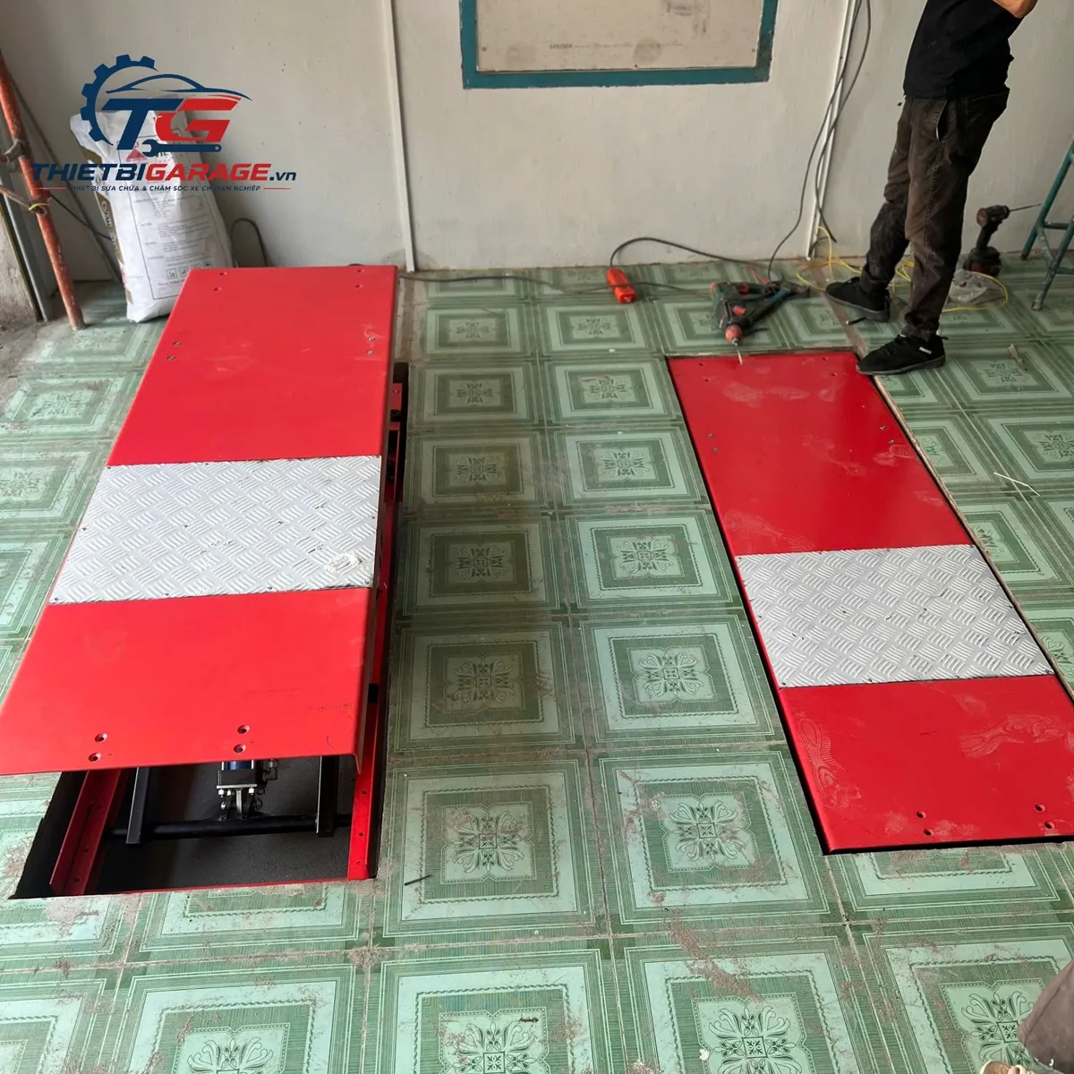 Bàn nâng xe máy đặt âm nền Lộc Phát BNAN-HY01 Bàn nâng xe máy đặt âm nền Lộc Phát BNAN-HY01, thiết kế âm sàn giúp tiết kiệm không gian tối đa.