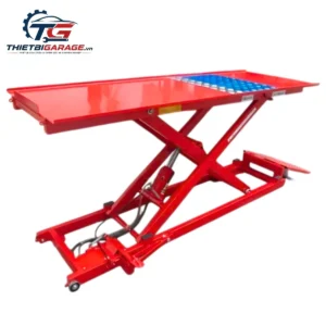 Cận cảnh cấu tạo bàn nâng xe máy đạp chân Lộc Phát, ty ben thủy lực mạnh mẽ, khung sườn chắc chắn.