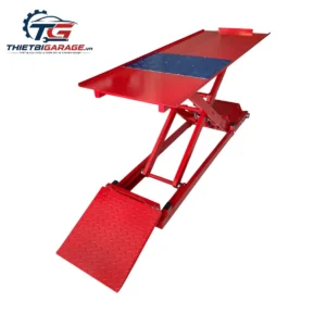 Bàn nâng xe máy điện và cơ Lộc Phát BXMDC màu đỏ, thiết kế chắc chắn, sẵn sàng nâng hạ xe.