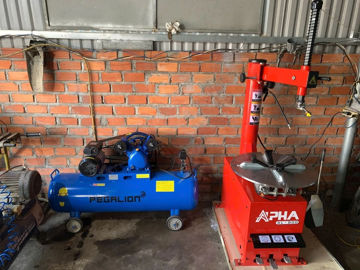 Bánh xe máy tháo lốp ALPHA AL-800 Bánh xe máy tháo lốp ALPHA AL-800, chi tiết kỹ thuật thiết bị sửa chữa ô tô chính hãng.