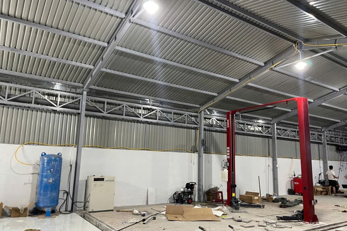 Cận cảnh bộ phận thủy lực của cầu nâng ô tô 2 trụ Suntek-4000T.