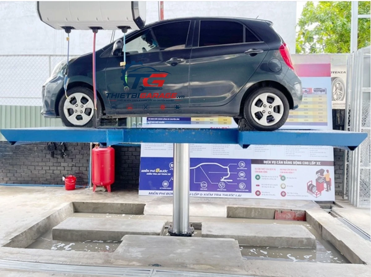 Cận cảnh xi lanh thủy lực cầu nâng 1 trụ AIRTEK-CB, làm bằng thép phủ GRP, bền bỉ.