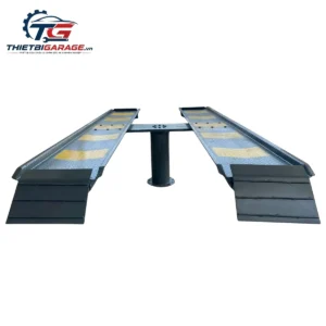 Cầu nâng 1 trụ Ấn Độ AIRTEK đang được bàn giao cho khách hàng sau khi lắp đặt hoàn thiện.