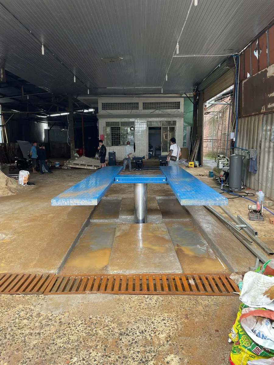 Cầu nâng 1 trụ âm nền AIRTEK, chi tiết thông số kỹ thuật, sức nâng 4 tấn, nhập khẩu Ấn Độ.