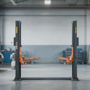 Cầu nâng ô tô 2 trụ cổng dưới Omega OM-40S-1 đặt trong không gian garage hiện đại.
