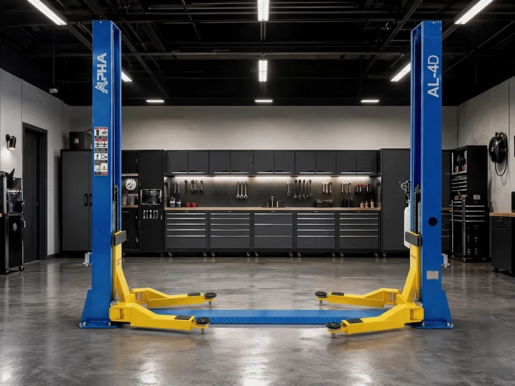 Cầu nâng ô tô 2 trụ Alpha AL-4D lắp đặt trong một xưởng sửa chữa xe.