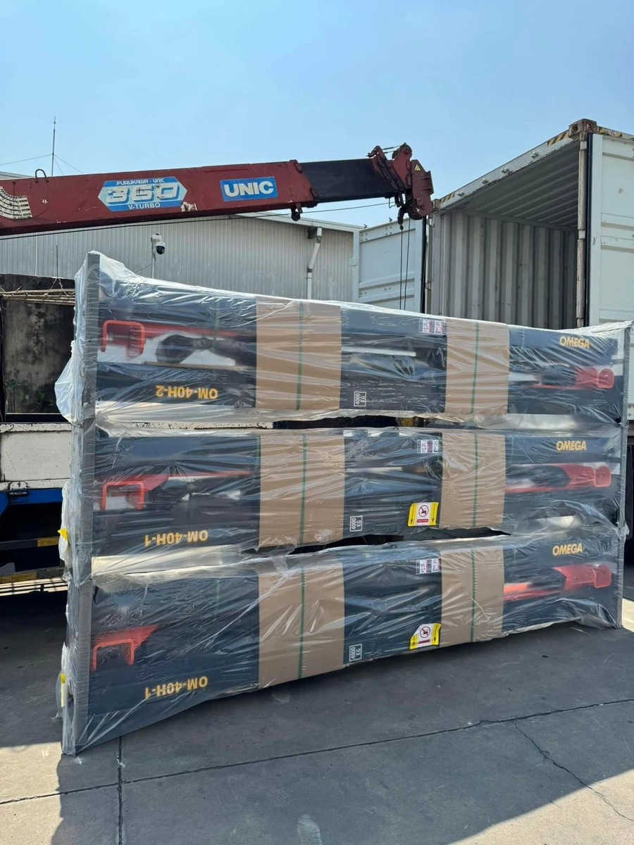 Nhập khẩu cầu nâng ô tô Omega OM-40H-2 Cầu nâng ô tô Omega OM-40H-2 nhập khẩu từ container, sẵn sàng cung ứng