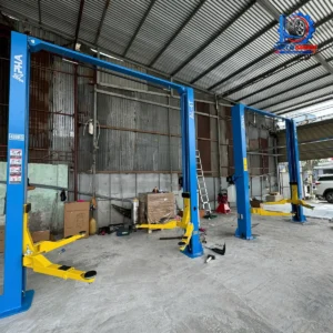 Cầu nâng ô tô 2 trụ Alpha AL-4T lắp đặt trong gara