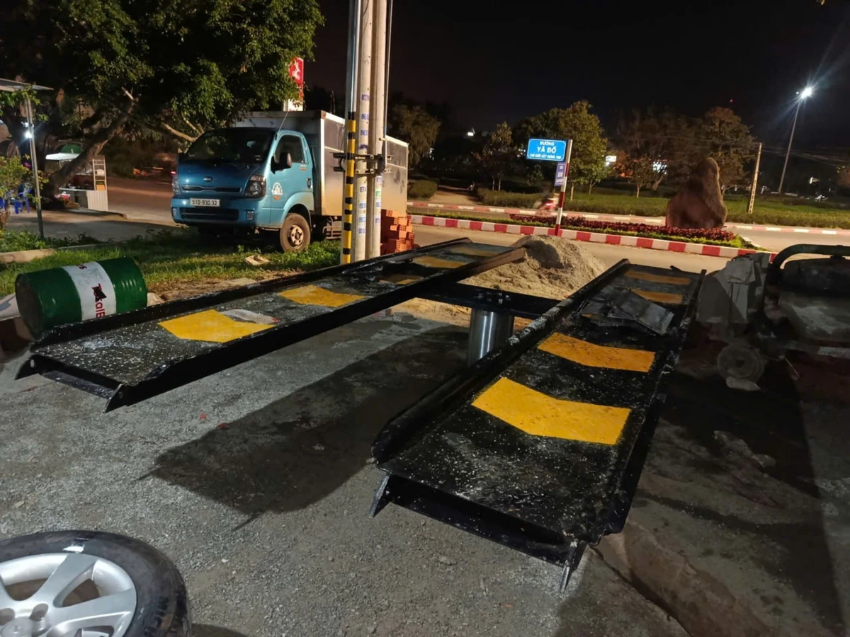 Cầu Nâng Rửa Xe Ô Tô Đa Năng Cầu nâng rửa xe ô tô AIRTEK đa năng, phù hợp rửa xe, chăm sóc gầm, vệ sinh lốp.