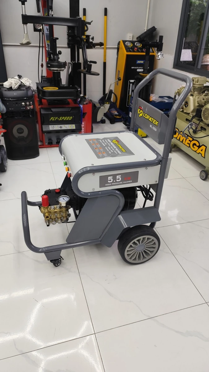 Bộ bơm Lopatek WL-55S4 Bộ bơm cao áp Lopatek WL-55S4 tích hợp đồng hồ áp suất.