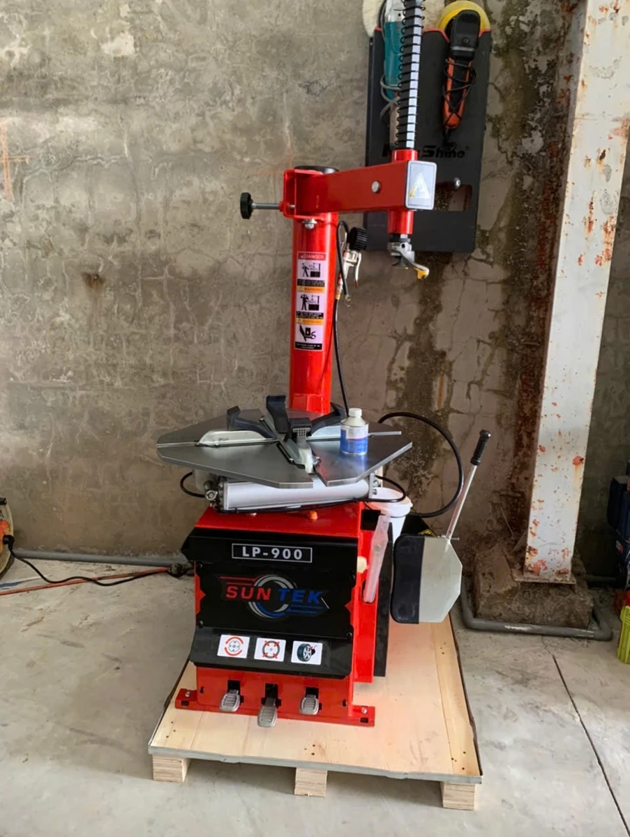 Mâm kẹp máy tháo vỏ SunTek LP-900 Mâm kẹp máy tháo vỏ SunTek LP-900 cho xe tay ga và ô tô du lịch