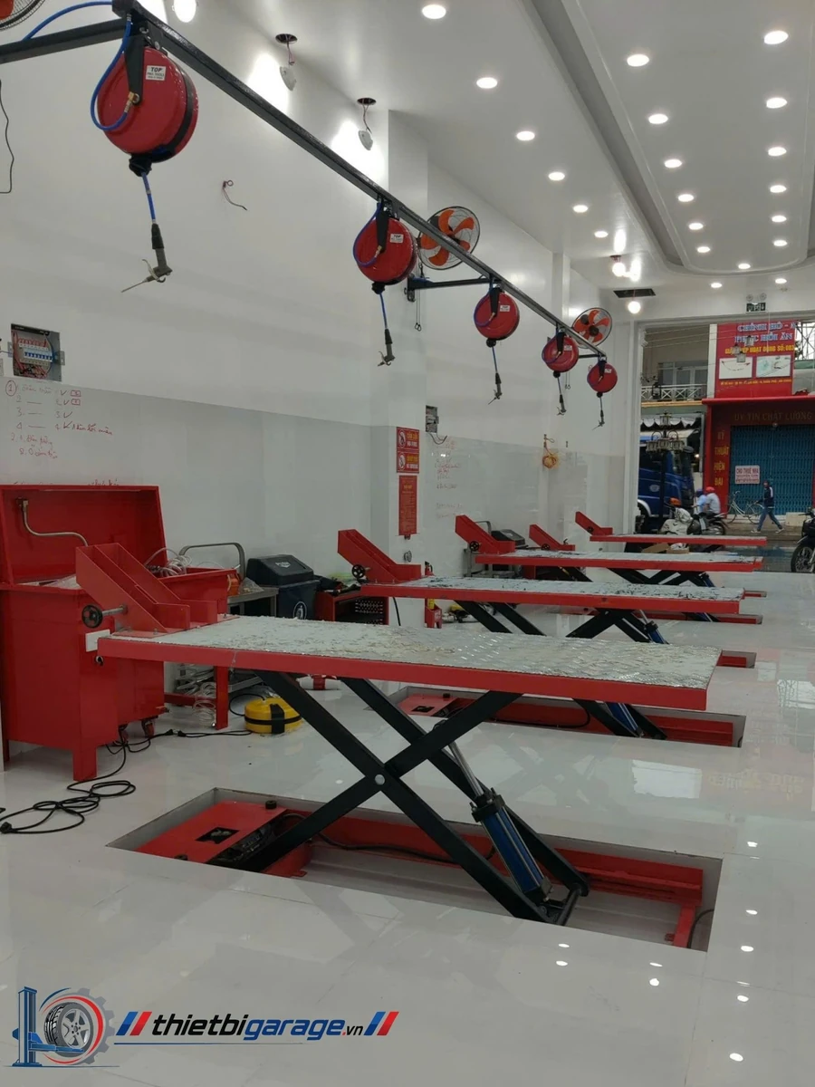 Tủ điều khiển bàn nâng xe máy Lộc Phát BNAN-HY01 Cận cảnh tủ điều khiển đơn giản, dễ sử dụng của bàn nâng xe máy Lộc Phát BNAN-HY01.