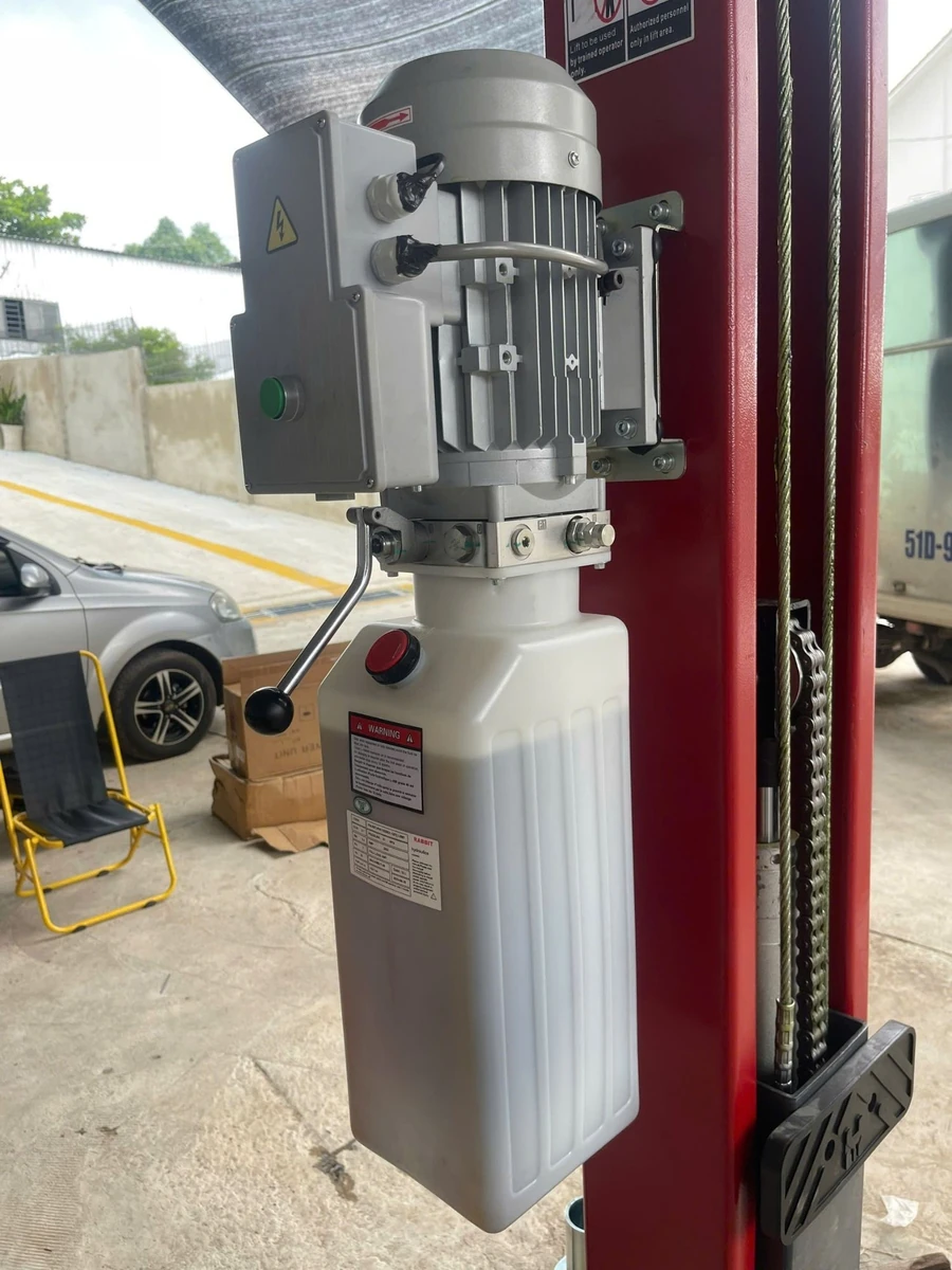 Động cơ vỏ nhôm dạng khía tản nhiệt tốt của cầu nâng ô tô 2 trụ Suntek-4000T.