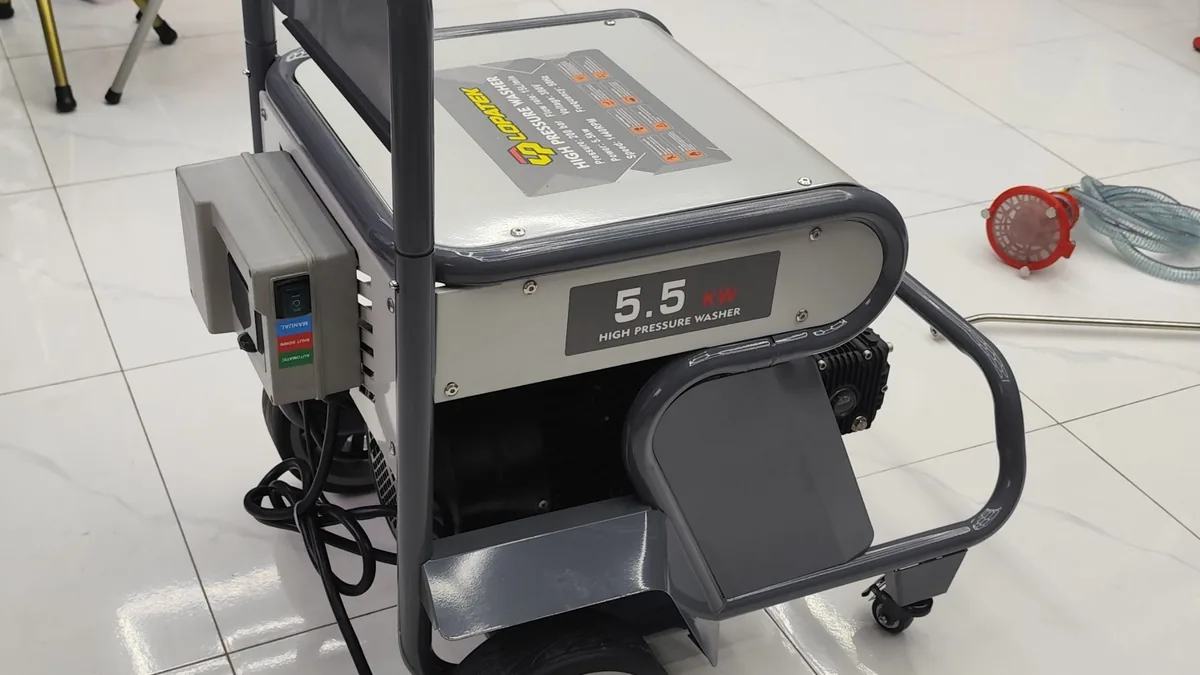 Đồng hồ áp suất Lopatek WL-55S4 Đồng hồ áp suất trên Lopatek WL-55S4 hỗ trợ theo dõi áp lực làm việc.