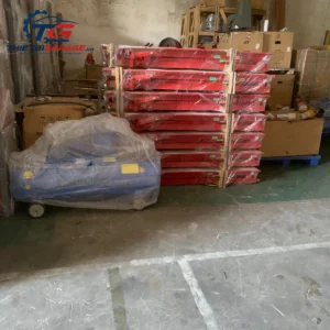 Kho bãi Lộc Phát chứa số lượng lớn bàn nâng xe máy đạp chân, sẵn sàng cung ứng.