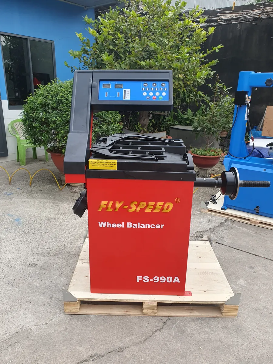 Máy cân bằng lốp Fly-Speed FS-990A chính hãng, thiết bị sửa chữa garage uy tín, báo giá tốt nhất.