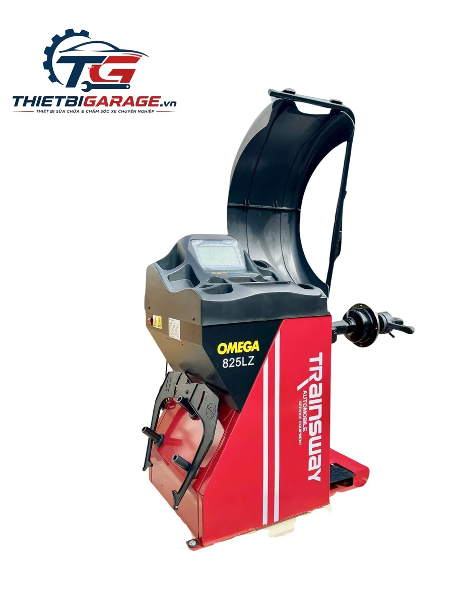 Máy cân bằng lốp ô tô Omega-Trainsway 825LZ chính hãng, công nghệ laser chỉ điểm chính xác.