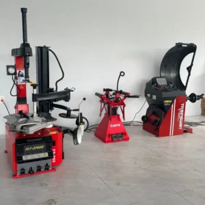 Máy cân bằng lốp ô tô Omega-Trainsway 825LZ chính hãng Lộc Phát tại garage chuyên nghiệp.