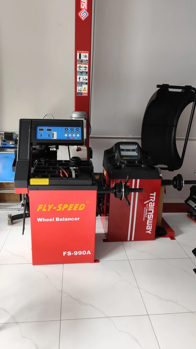 Máy cân bằng lốp Fly-Speed FS-990A kết hợp máy tháo lốp, bộ thiết bị garage chuyên nghiệp, uy tín.