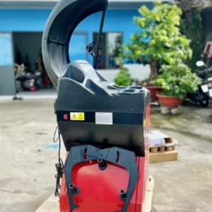 Máy cân lốp ô tô OMEGA 825 Lộc Phát, tiêu chuẩn Châu Âu, thiết bị cân bằng động bánh xe chất lượng cao.