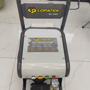 Máy rửa xe cao áp chuyên nghiệp Lopatek WL-30S4 3KW 110 Bar 15L/phút hoạt động thực tế tại gara.