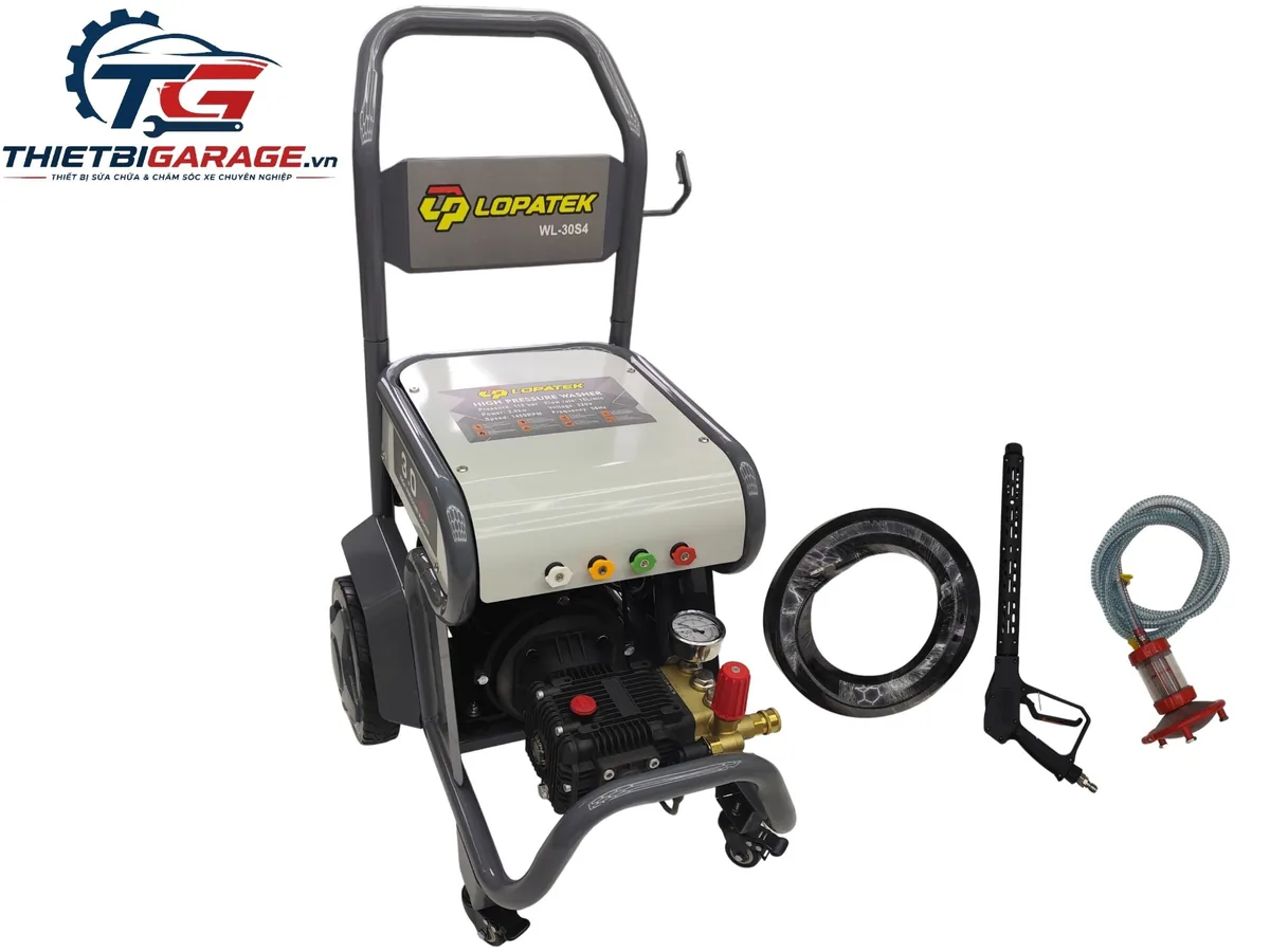 Máy rửa xe cao áp chuyên nghiệp Lopatek WL-30S4 3KW 110 Bar 15L/phút cùng các phụ kiện đi kèm.