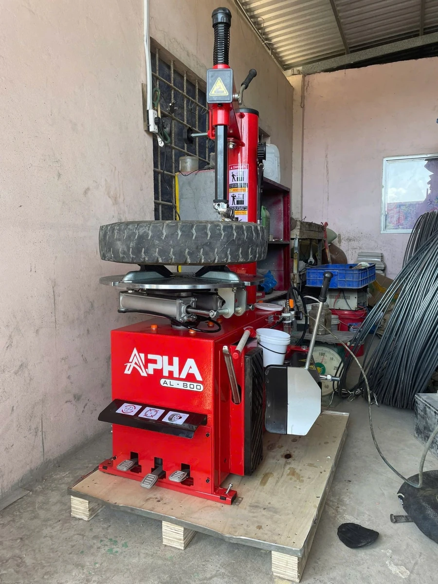 Máy tháo lốp ALPHA AL-800, thiết bị sửa chữa ô tô đa năng, giá tốt.