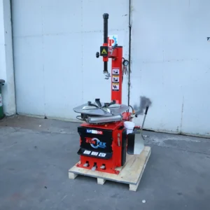 Máy tháo vỏ SunTek LP-900 trưng bày trong kho thiết bị sửa xe, sẵn hàng số lượng lớn.