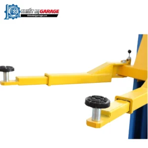 Cận cảnh tay nâng của cầu nâng ô tô 2 trụ Alpha AL-4D, có đệm cao su.