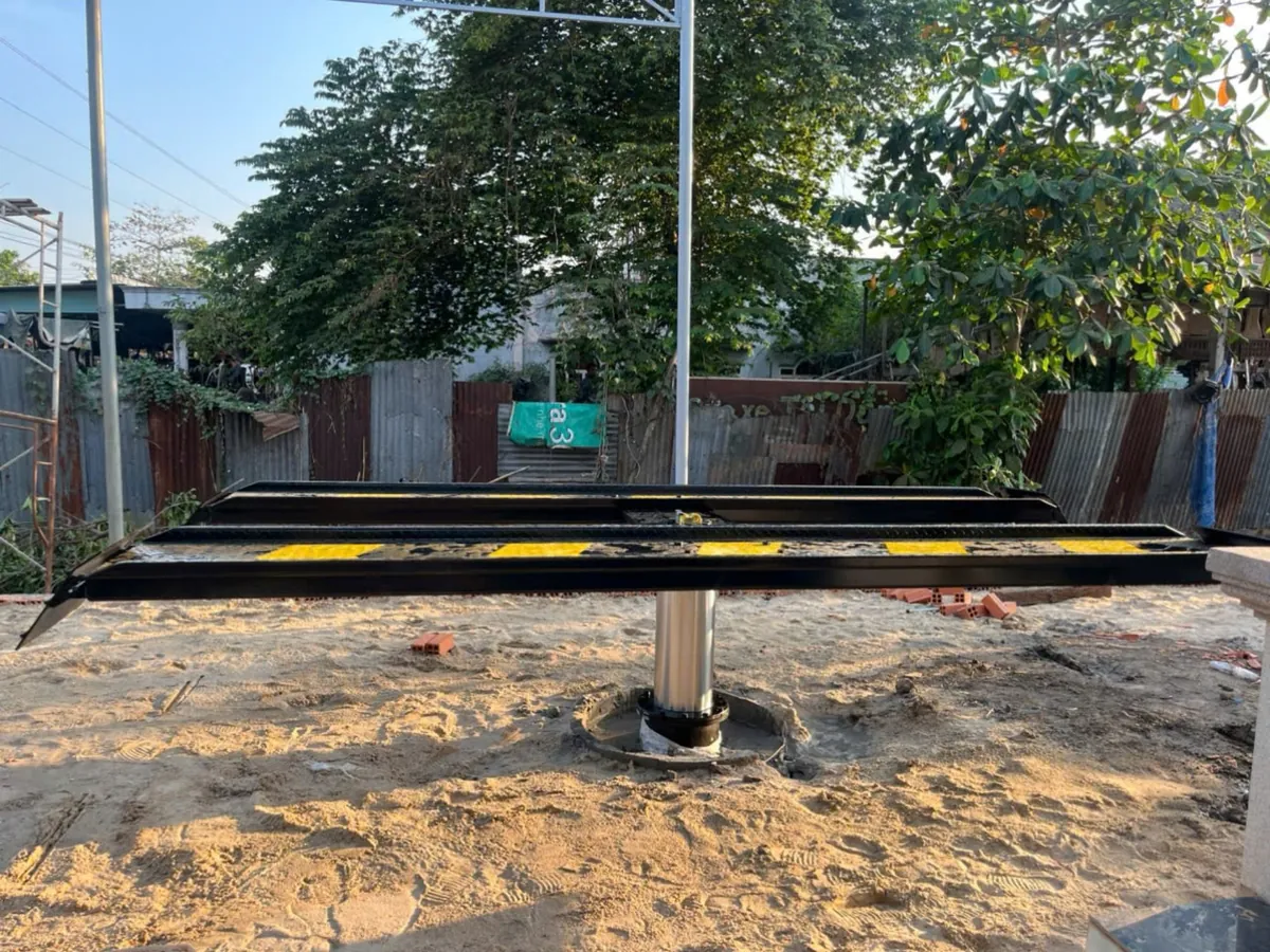 Thông Số Kỹ Thuật Cầu Nâng 1 Trụ AIRTEK Thông số kỹ thuật chi tiết của cầu nâng 1 trụ AIRTEK, bao gồm sức nâng, áp suất, dung tích bình dầu.