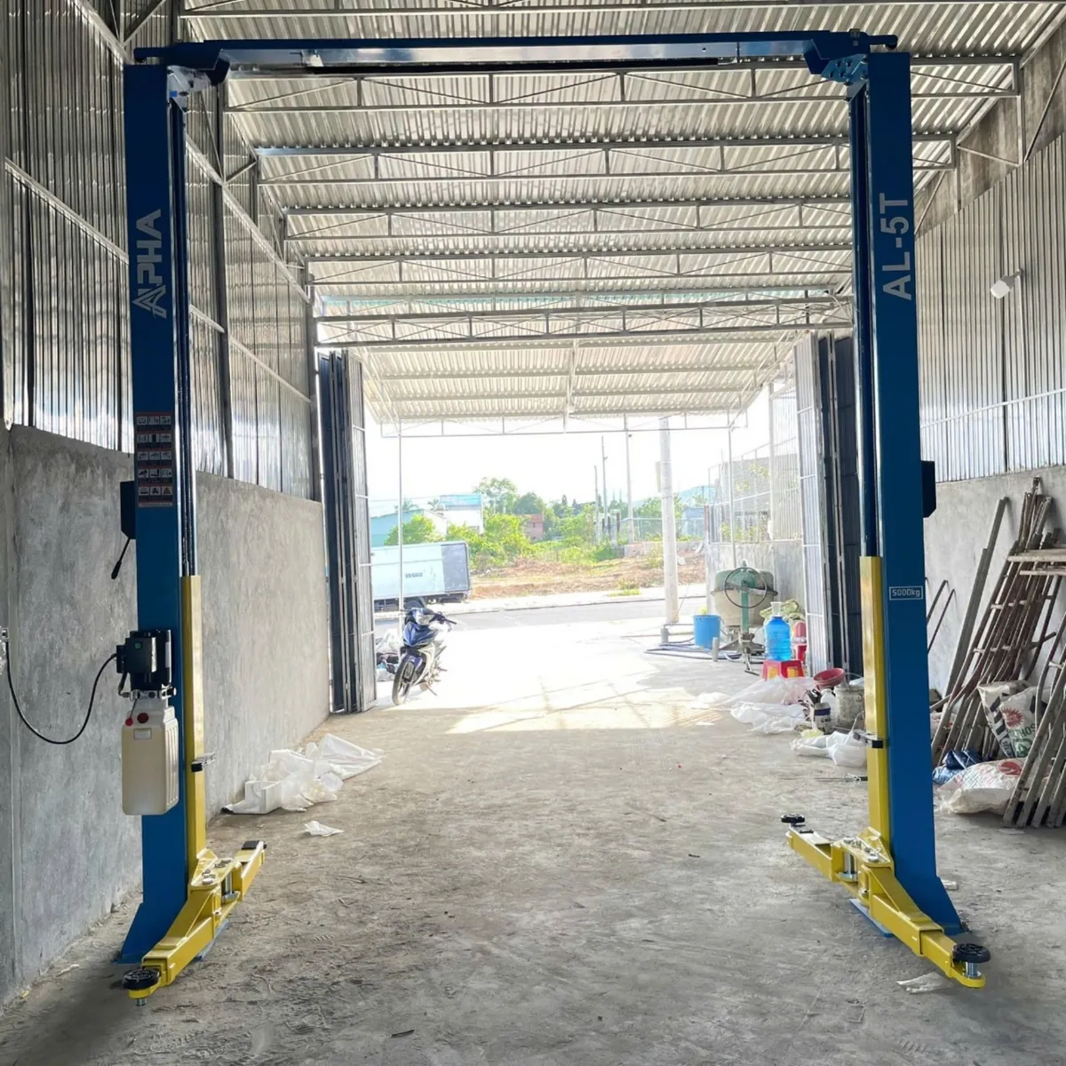Thông số cầu nâng Alpha AL-5T Bảng thông số kỹ thuật chi tiết của cầu nâng ô tô 2 trụ Alpha AL-5T.