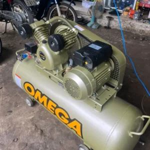 Cận cảnh đầu nén hai cấp và mô tơ máy nén khí Omega