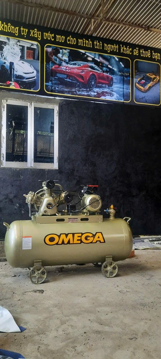Máy nén khí Omega 3HP 100L lắp đặt tại tiệm chăm sóc xe