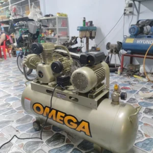 Máy nén khí Omega AW20012(S) trong xưởng sửa chữa