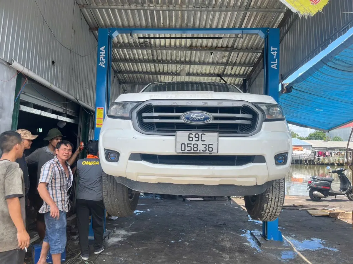 Hình nền chính sách thiết bị garage Lộc Phát