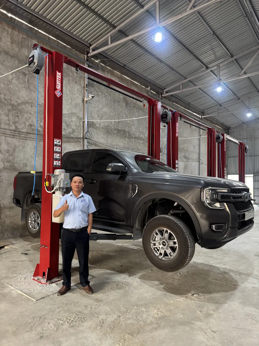 Bàn giao cầu nâng 2 trụ cho garage ô tô