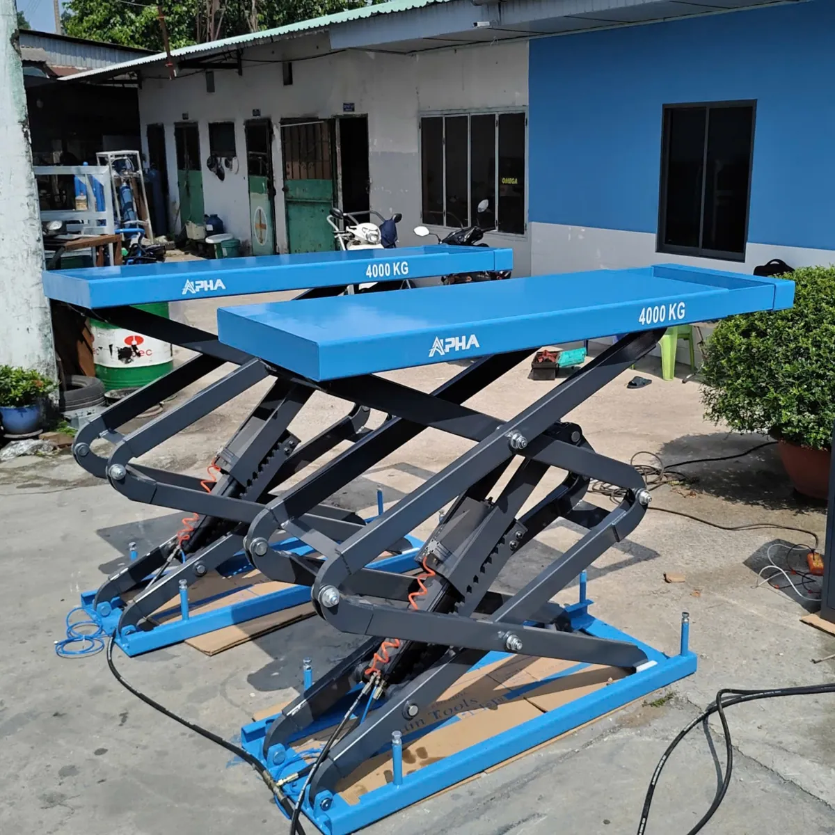Cầu nâng ô tô cắt kéo ALPHA AL-4XA âm sàn Cầu nâng ô tô cắt kéo ALPHA AL-4XA 4 tấn, thiết kế chôn âm sàn chuyên nghiệp cho gara.