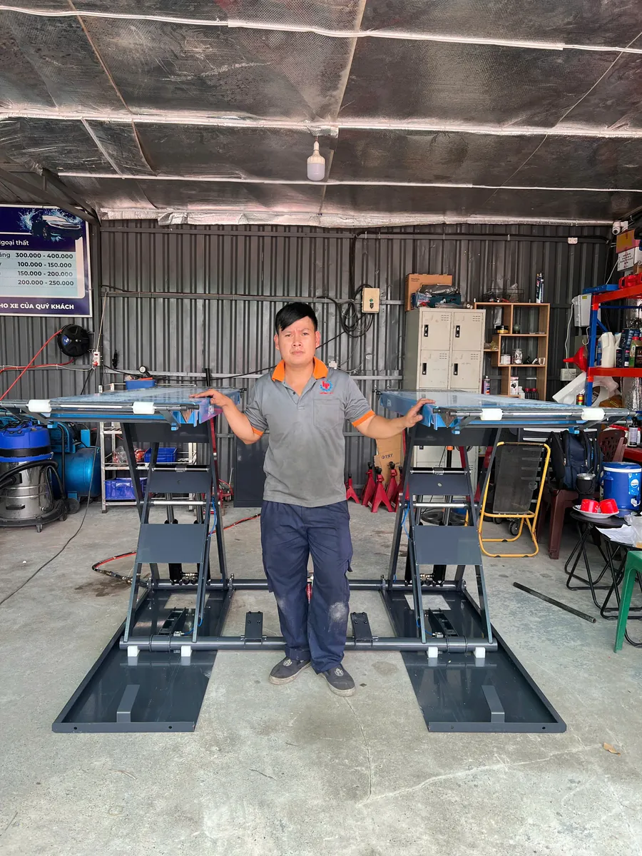 Bàn giao cầu nâng cắt kéo di động Alpha AL-4XD chính hãng Lộc Phát tại garage