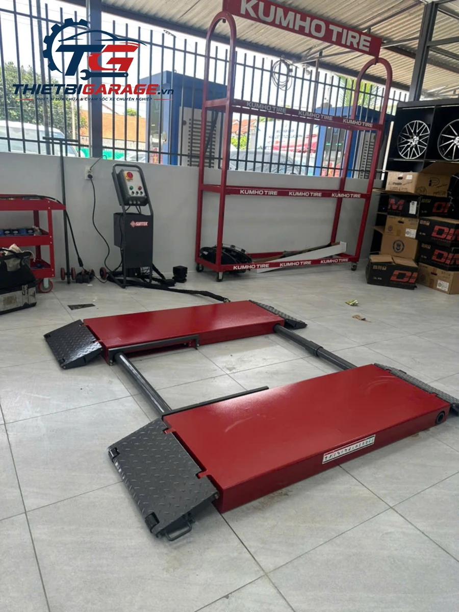 Cầu nâng ô tô di động Suntek 3000DX - Giải pháp nâng hạ xe tiện lợi Cầu nâng ô tô di động Suntek 3000DX tải trọng 3 tấn, thiết kế linh hoạt, không cần đào móng.