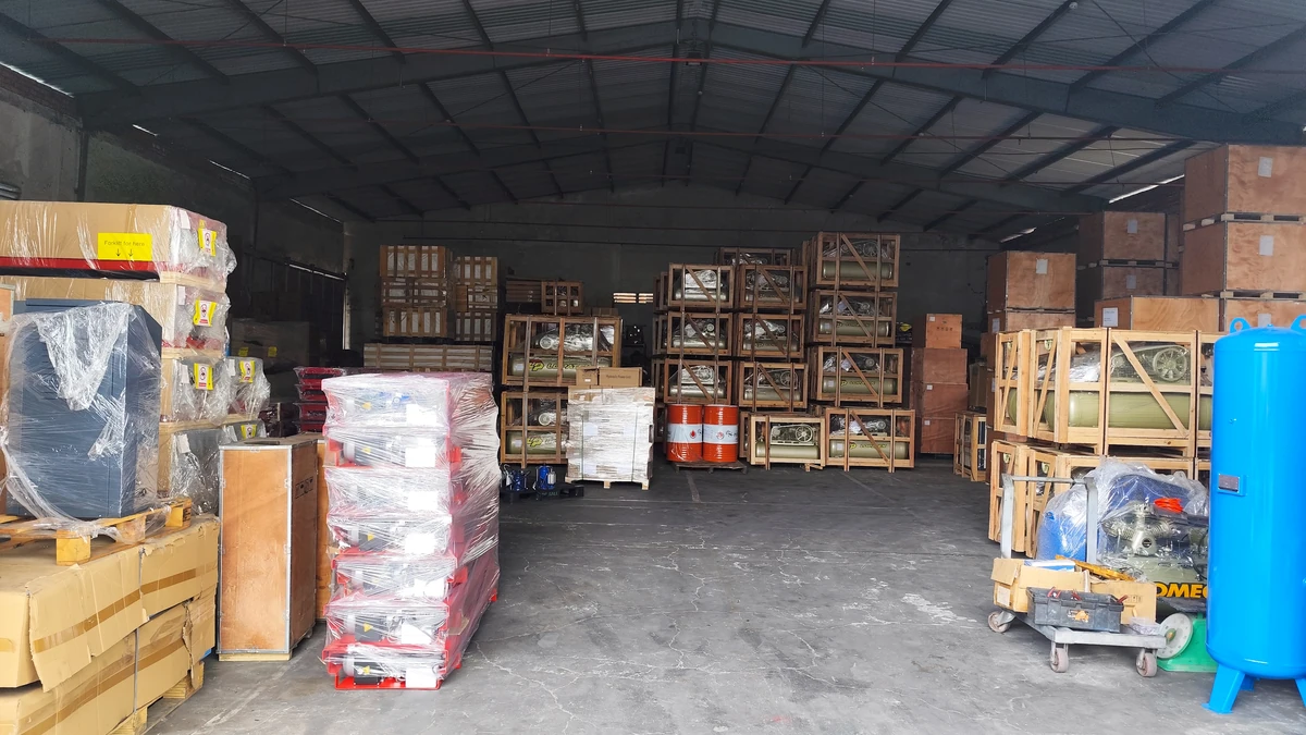 Kho hàng cầu nâng ô tô ThietBiG7 Lộc Phát 15000m2 sẵn sàng giao hàng