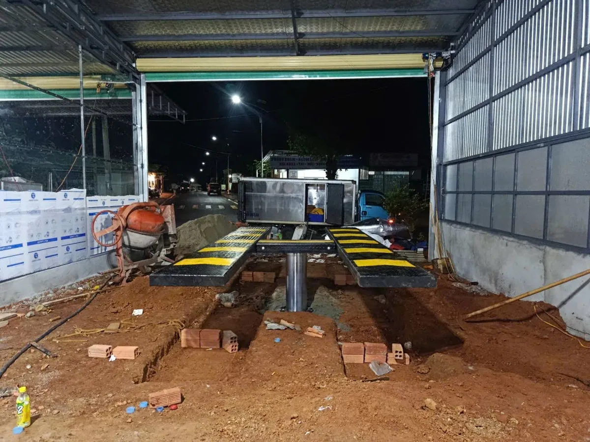 Lắp đặt cầu nâng 1 trụ rửa xe tận nơi khi xem chính sách vận chuyển thiết bị garage