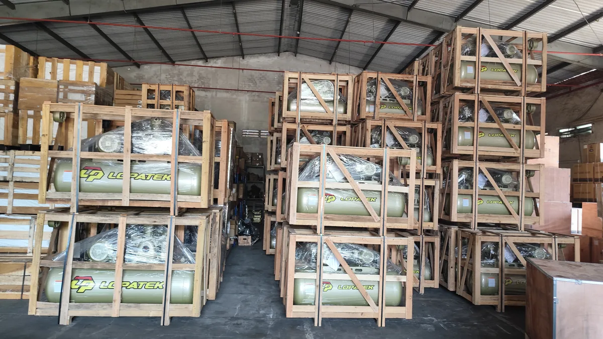 Kho máy nén khí Lopatek sẵn sàng giao cho khách hàng