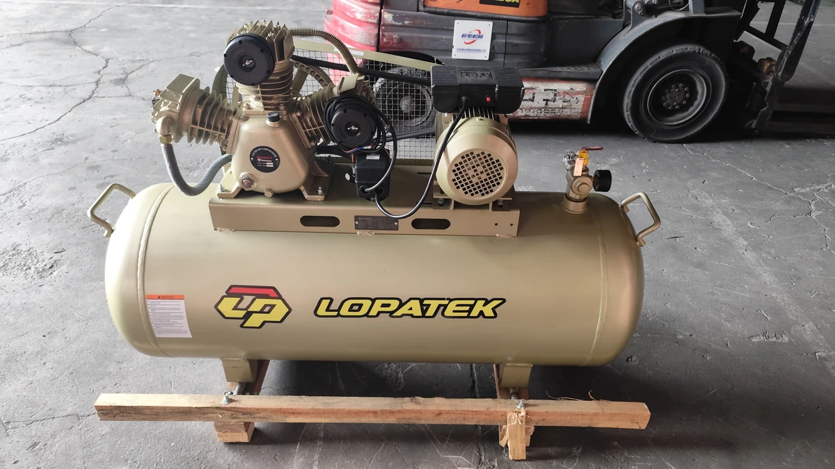Máy nén khí 3HP 200L 220v áp 12 hiệu Lopatek Máy nén khí Lopatek 3HP 200L 220v áp 12, công suất 2.2kw, lưu lượng 200 L/phút.