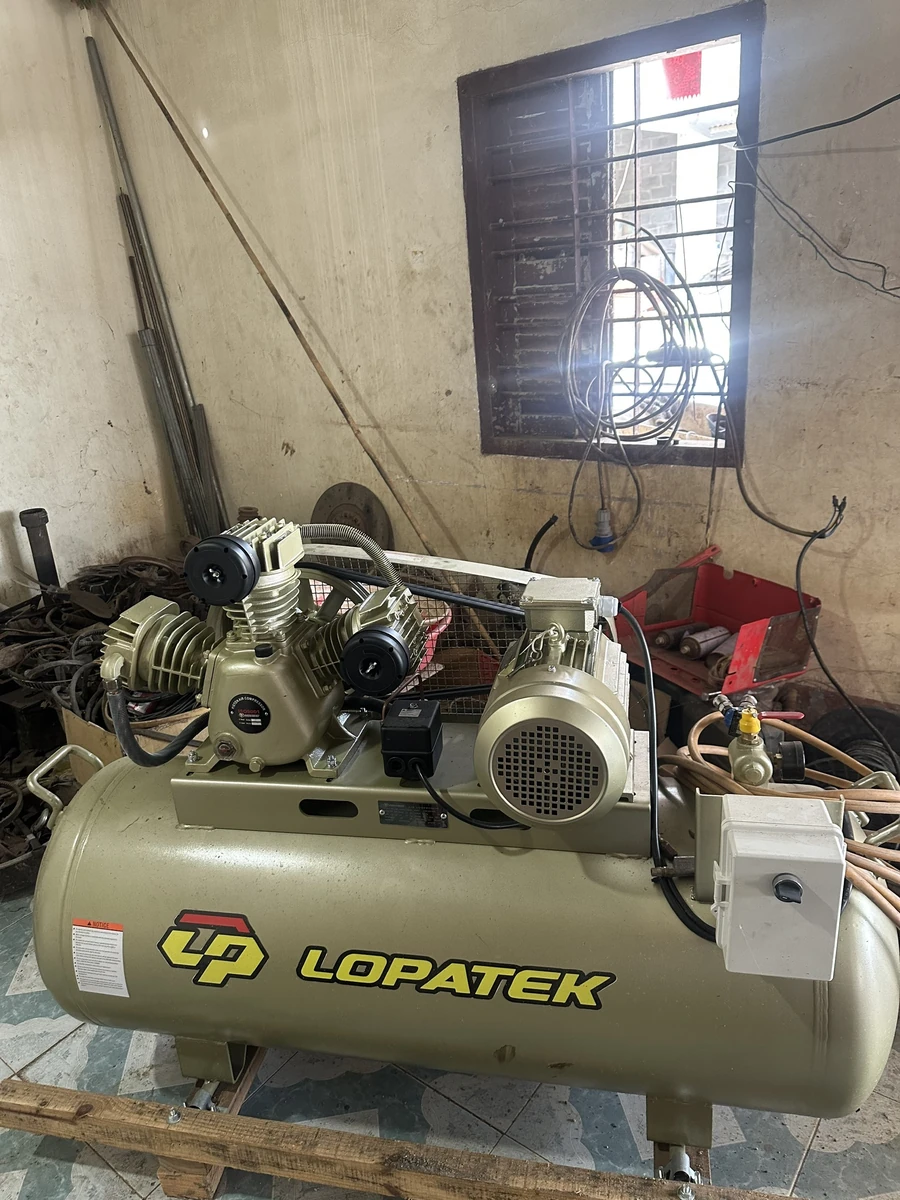 Máy nén khí LOPATEK 4HP 200L 380V - Thiết bị chuyên nghiệp cho garage Máy nén khí LOPATEK 4HP 200L 380V chính hãng, hoạt động ổn định tại xưởng sửa chữa.