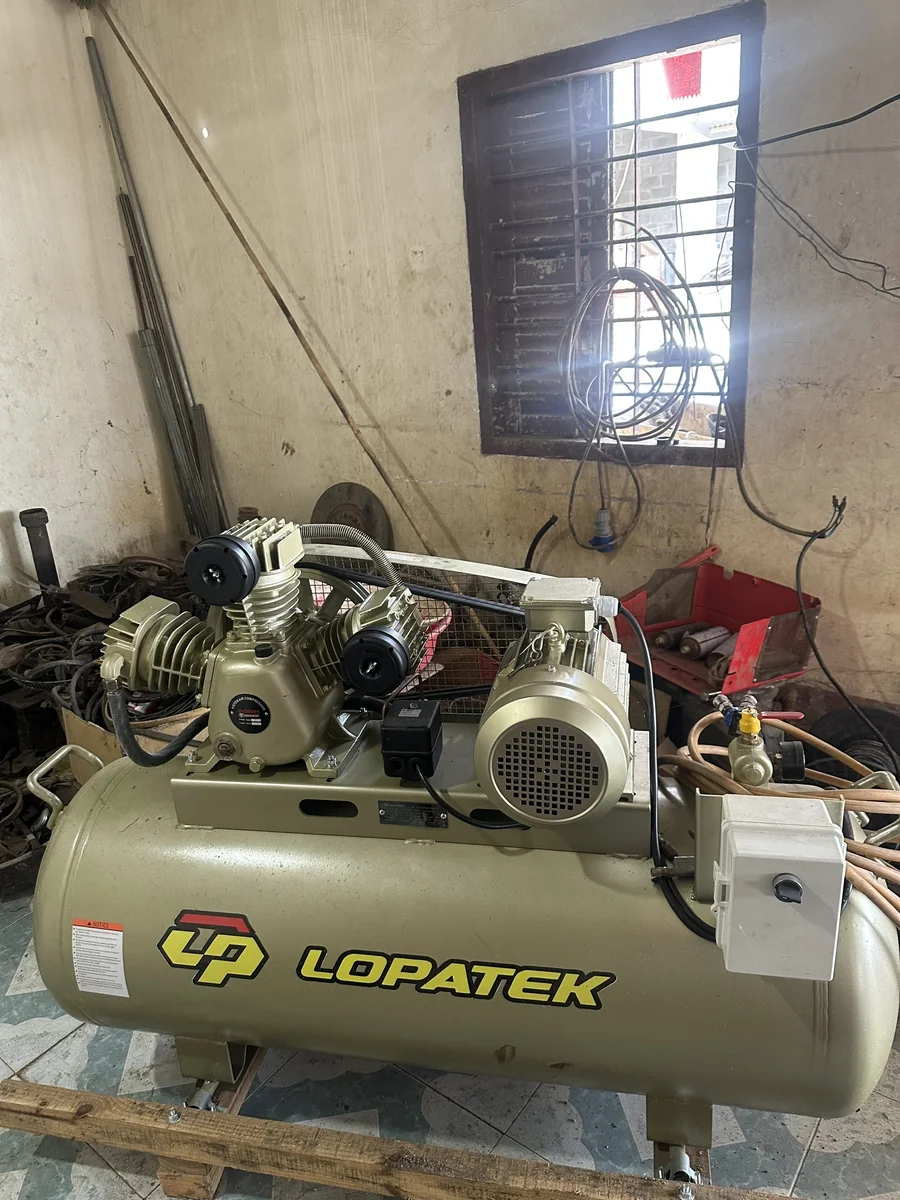 Máy nén khí Lopatek AW20012 3HP 100L Máy nén khí Lopatek AW20012 3HP 100L chính hãng, áp suất 12 Bar