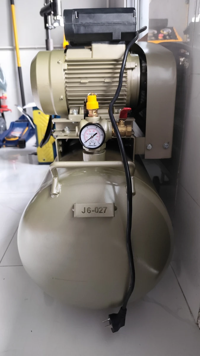 Máy nén khí LOPATEK AW20012(S) 3HP 100L áp 12 Bar, động cơ dây đồng 100% hoạt động bền bỉ.