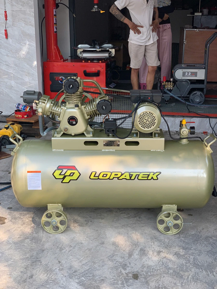 Máy nén khí LOPATEK AW60012 công suất 7.5 HP, dung tích 250L, công nghệ Đài Loan.