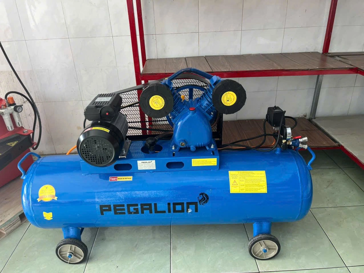 Máy nén khí Pegalion 2HP 120L được bàn giao và lắp đặt tại tiệm